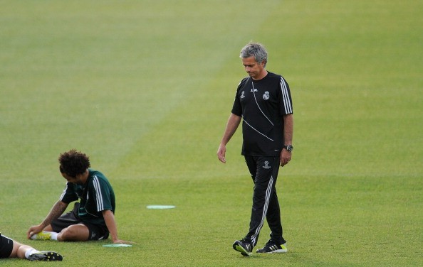 Sau trận thua 0-1 trước Sevilla, Mourinho đã phát biểu rằng: "Tôi không có một đội bóng!". Ông đang bị cánh cầu thủ cô lập ở Real?